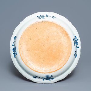 A 119-piece Chinese blue and white 'Romance of the Western chamber' dinner service, Qianlong — photo 3