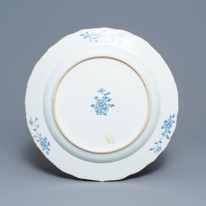 A 119-piece Chinese blue and white 'Romance of the Western chamber' dinner service, Qianlong — photo 5