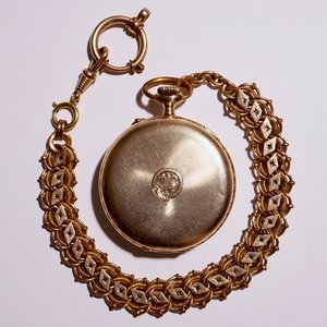 A 14k gold Swiss Invar pocket watch in original case, early 20th C. — 照片 2