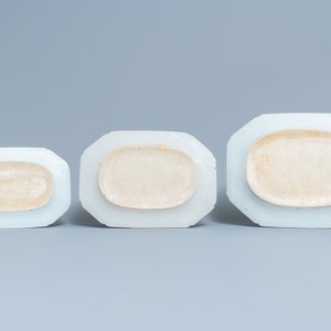 A 158-piece Chinese famille rose service with floral 'Lowestoft' design, Qianlong — 照片 13