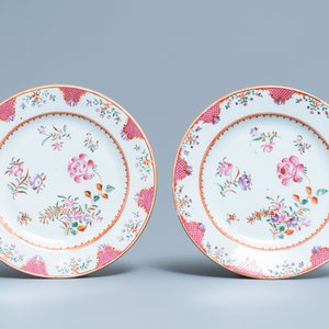 A 158-piece Chinese famille rose service with floral 'Lowestoft' design, Qianlong — 照片 4