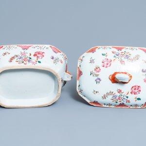 A 158-piece Chinese famille rose service with floral 'Lowestoft' design, Qianlong — 照片 41