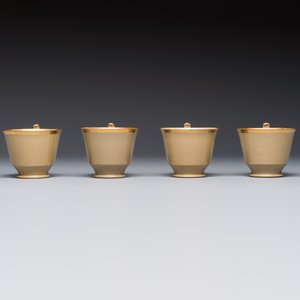 A 24-piece English Spode mocha-ground and gilt coffee and tea service, 19th C. — foto 11