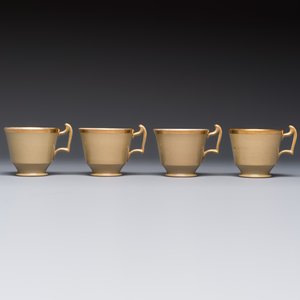 A 24-piece English Spode mocha-ground and gilt coffee and tea service, 19th C. — foto 2