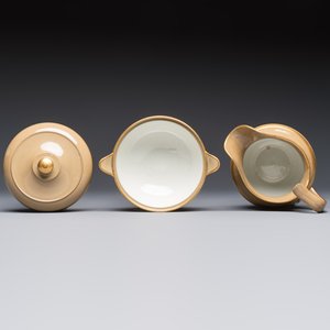 A 24-piece English Spode mocha-ground and gilt coffee and tea service, 19th C. — foto 24