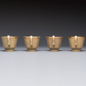 A 24-piece English Spode mocha-ground and gilt coffee and tea service, 19th C. — foto 3