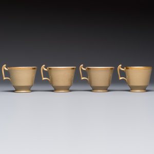 A 24-piece English Spode mocha-ground and gilt coffee and tea service, 19th C. — foto 4