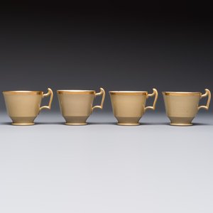 A 24-piece English Spode mocha-ground and gilt coffee and tea service, 19th C. — foto 8