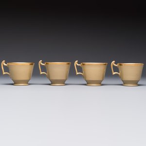 A 24-piece English Spode mocha-ground and gilt coffee and tea service, 19th C. — foto 10