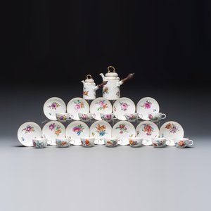 A 26-piece Meissen tea and chocolate service with floral design — 照片 1