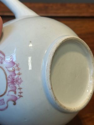 A 28-piece Chinese puce-enamelled and gilt armorial tea service with crowned monograms, Qianlong — 照片 14