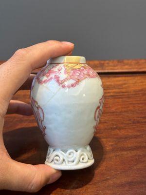 A 28-piece Chinese puce-enamelled and gilt armorial tea service with crowned monograms, Qianlong — 照片 41