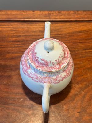 A 28-piece Chinese puce-enamelled and gilt armorial tea service with crowned monograms, Qianlong — 照片 6