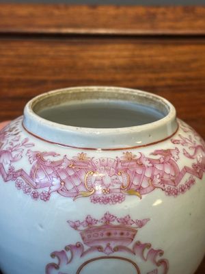 A 28-piece Chinese puce-enamelled and gilt armorial tea service with crowned monograms, Qianlong — 照片 10