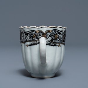 A 37-piece Chinese grisaille 'Jupiter' tea service, Qianlong — 照片 13
