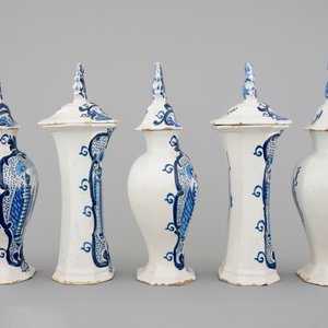 A 5-piece blue and white Dutch Delft garniture with architectural design, 18th C. — 照片 4