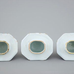 A 5-piece blue and white Dutch Delft garniture with landscape design, 18th C. — photo 7