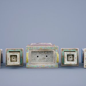 A 5-piece Chinese famille rose temple garniture with a censer on stand, 19th C. — 照片 4