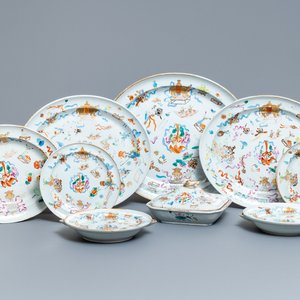 A 9-piece Chinese famille rose service with antiquities design, Jiaqing/Daoguang — 照片 1