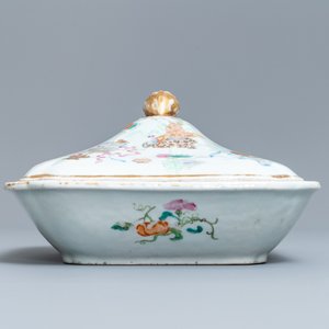 A 9-piece Chinese famille rose service with antiquities design, Jiaqing/Daoguang — 照片 11