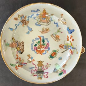 A 9-piece Chinese famille rose service with antiquities design, Jiaqing/Daoguang — 照片 30