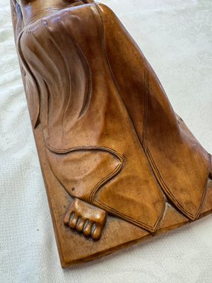 A Balinese carved wooden sculpture of a reclining lady, first half 20th C. — 照片 2