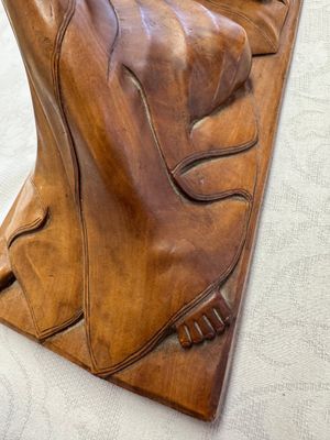 A Balinese carved wooden sculpture of a reclining lady, first half 20th C. — 照片 5
