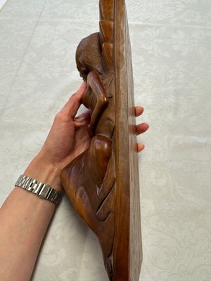 A Balinese carved wooden sculpture of a reclining lady, first half 20th C. — 照片 8