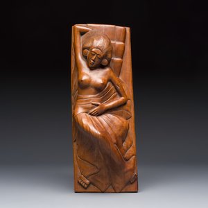 A Balinese carved wooden sculpture of a reclining lady, first half 20th C. — 照片 1