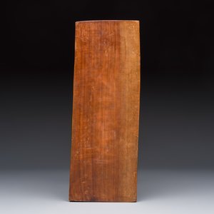 A Balinese carved wooden sculpture of a reclining lady, first half 20th C. — 照片 3