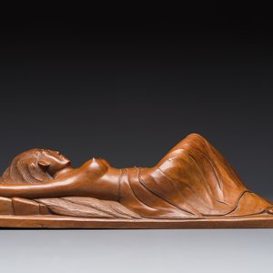 A Balinese carved wooden sculpture of a reclining lady, first half 20th C. — 照片 5
