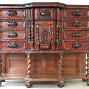 A baroque cabinet with walnut and tortoise shell veneer, partly 17/18th C. — photo 1