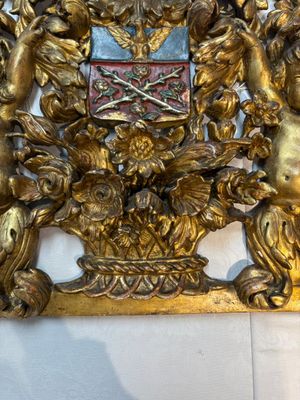 A baroque gilt carved wooden panel with an unidentified family crest, possibly Germany, 18th C. — photo 11