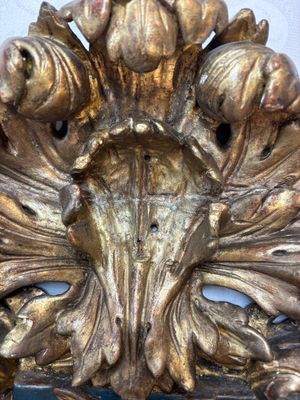 A baroque gilt carved wooden panel with an unidentified family crest, possibly Germany, 18th C. — photo 14