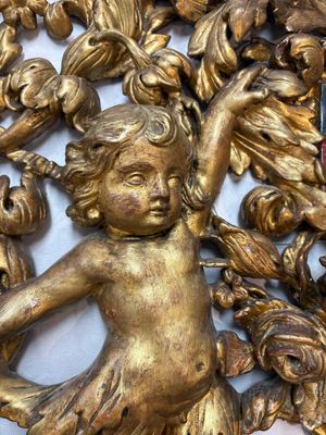 A baroque gilt carved wooden panel with an unidentified family crest, possibly Germany, 18th C. — photo 7