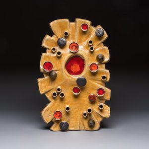 A Belgian polychrome-glazed pottery wall relief, possibly Elisabeth Vandeweghe for Perignem, 20th C. — foto 1