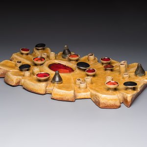 A Belgian polychrome-glazed pottery wall relief, possibly Elisabeth Vandeweghe for Perignem, 20th C. — foto 3