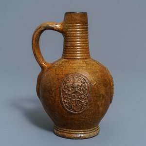 A Belgian stoneware armorial jug with CR monogram, Bouffioulx, 16/17th C. — photo 2