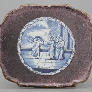 A biblical Frisian Delft rectangular presentoir, 18th C. — 照片 1