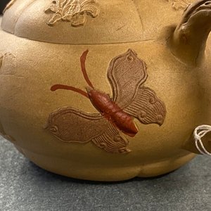 A bichrome Chinese Yixing stoneware teapot and cover with applied design, Kangxi — photo 12