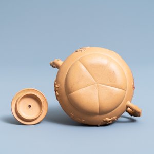 A bichrome Chinese Yixing stoneware teapot and cover with applied design, Kangxi — photo 7