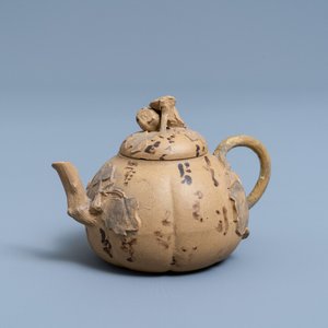 A bichrome Chinese Yixing stoneware teapot and cover with applied floral design, 19th C. — photo 1