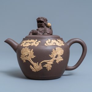 A bichrome Chinese Yixing stoneware teapot and cover with applied floral design, Kangxi — photo 2