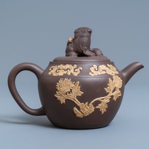 A bichrome Chinese Yixing stoneware teapot and cover with applied floral design, Kangxi — photo 4