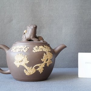A bichrome Chinese Yixing stoneware teapot and cover with applied floral design, Kangxi — photo 9