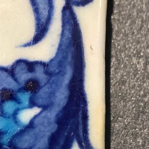 A bichrome Iznik border tile with saz leaves, cloud bands and a rosette, Turkey, 2nd quarter 16th C. — 照片 3