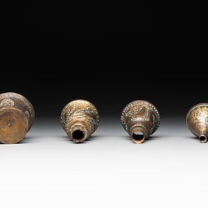 A bidri vase, a steel hookah cup and three copper alloy hookah mounts, India/Persia, 19th C. — photo 9
