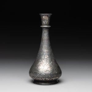 A bidriware vase, a steel hookah cup and three copper alloy hookah mounts, India/Persia, 19th C. — photo 4