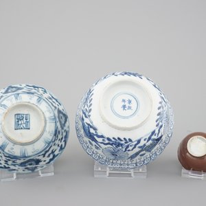 A big lot of Chinese porcelain bowls, cups and saucer, 18th and 19th C. (22 pcs.) — photo 5