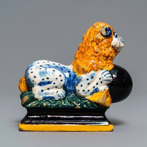 A black-enhanced polychrome Dutch Delft model of a lion, 1st half 18th C. — 照片 4